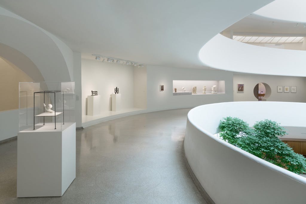 Exhibition view, Guggenheim Museum, NYC - © kamel mennour