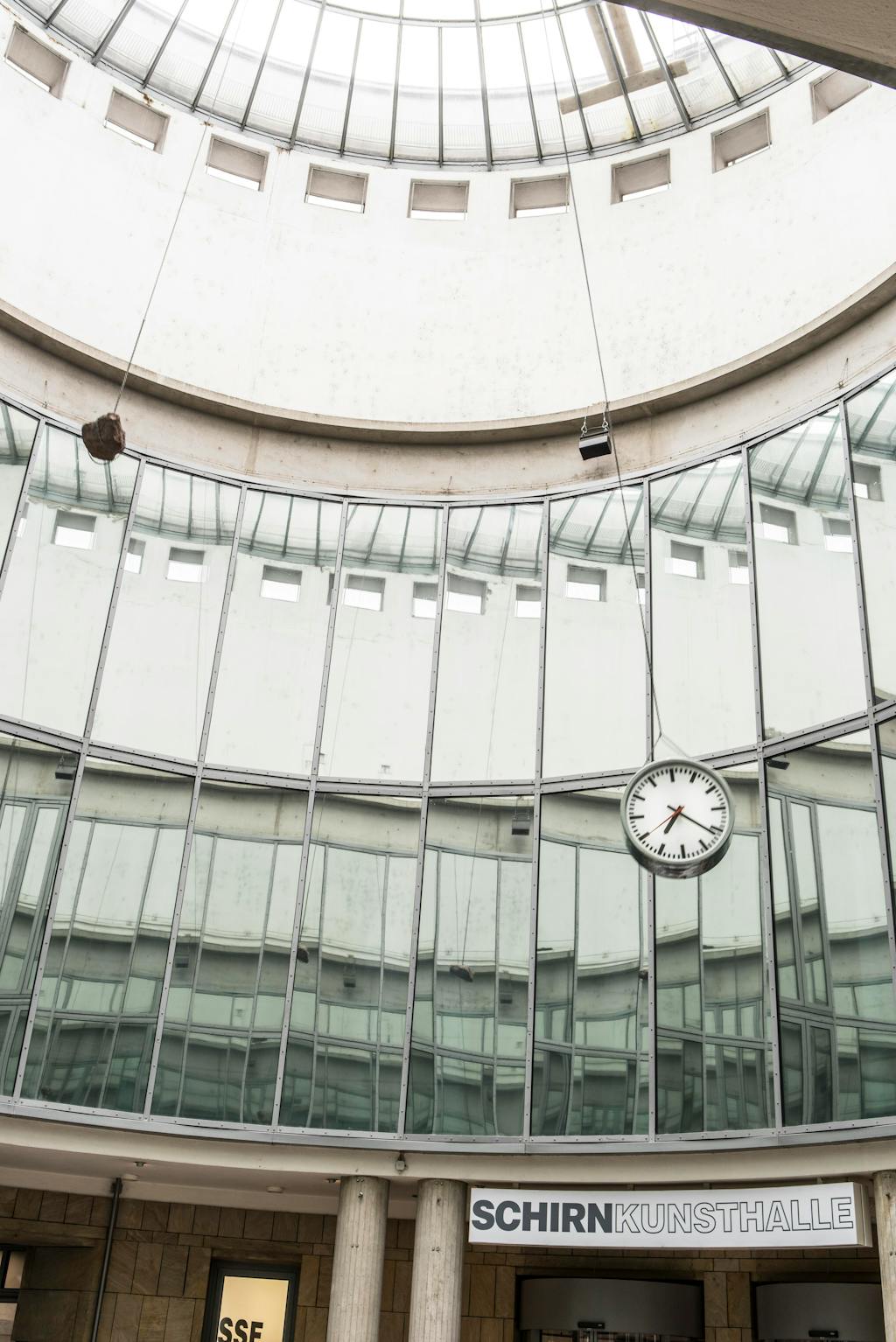 Exhibition view, Schirn Kunsthalle Frankfurt - © kamel mennour