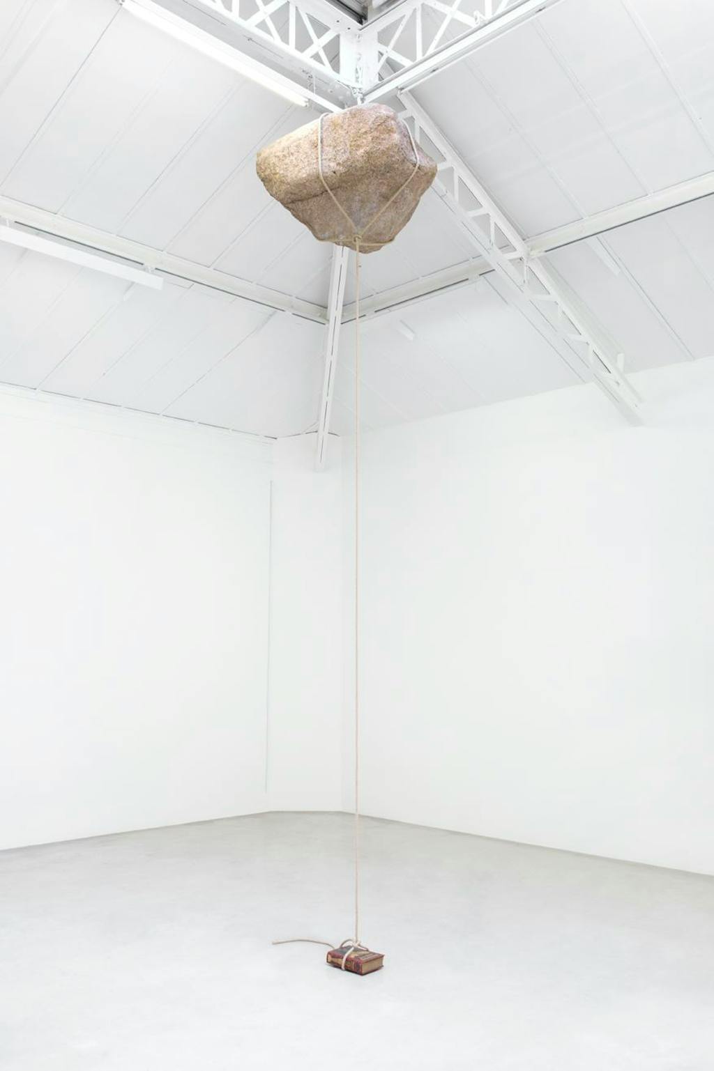 Heavy Weight of Hindsight (The cloud) - © kamel mennour