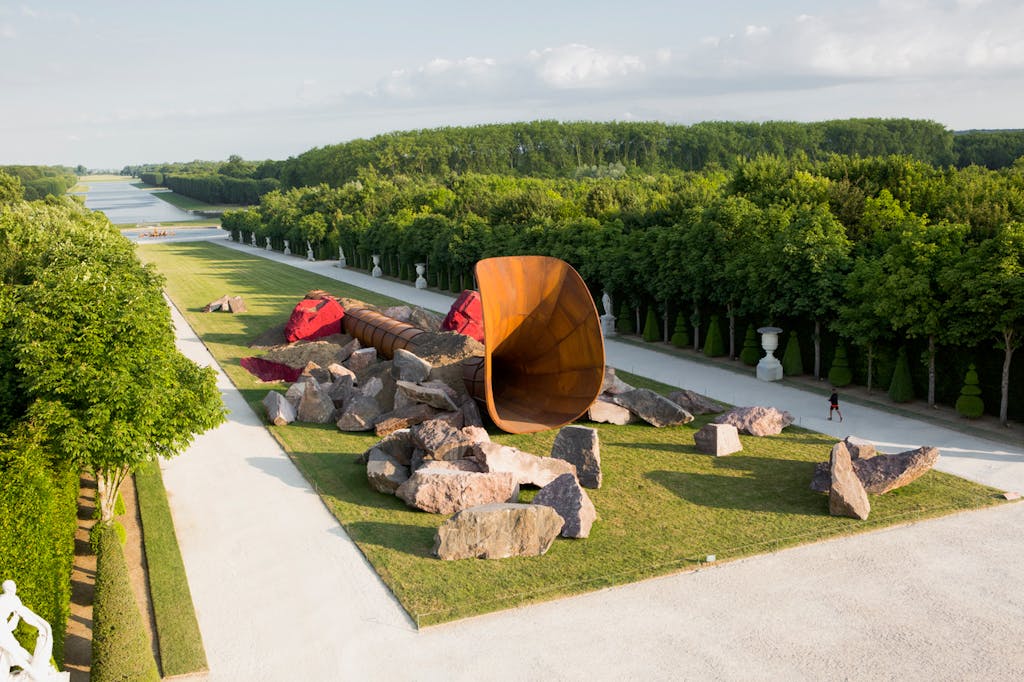 Exhibition view, Ch&acirc;teau de Versailles - © Mennour