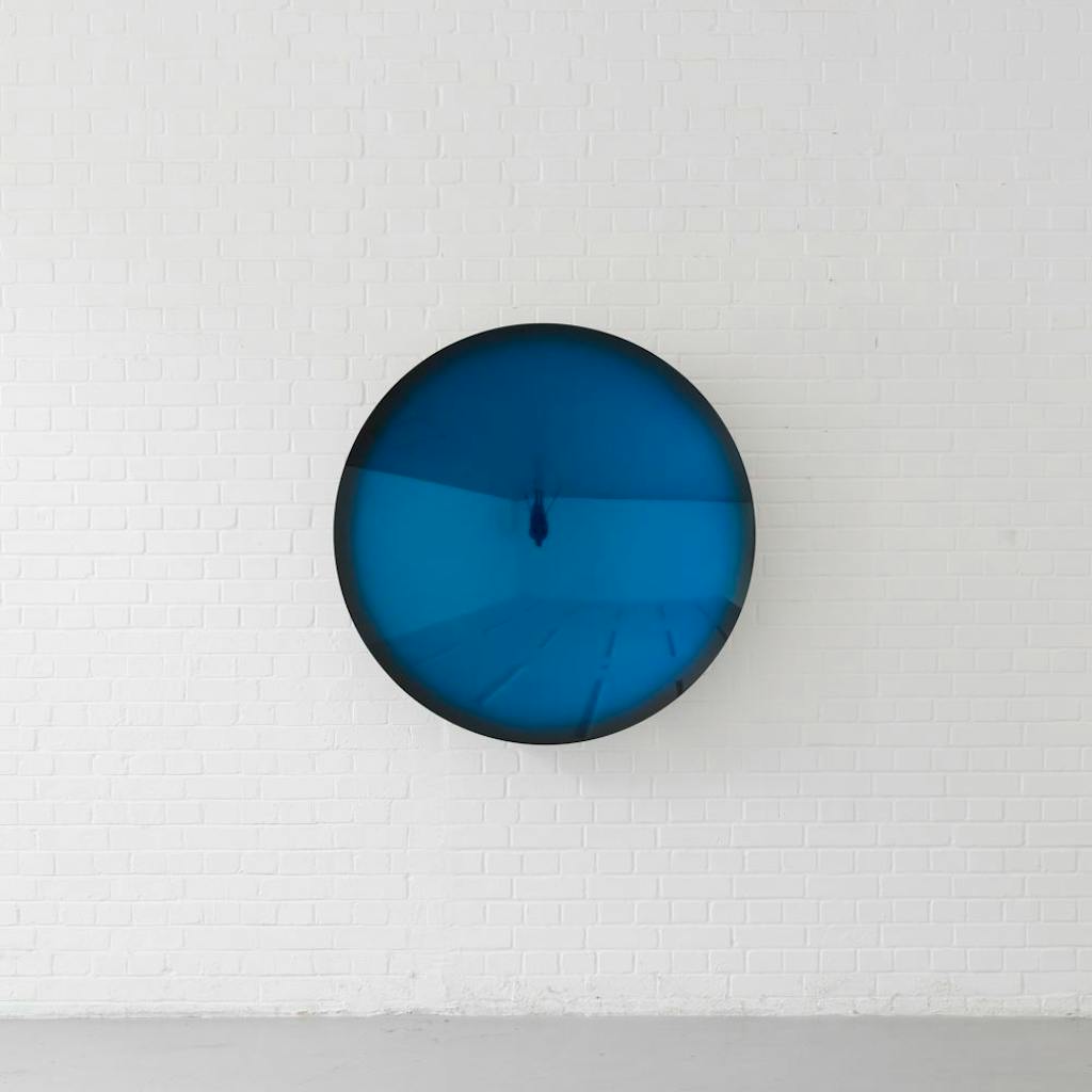 Mirror (Oriental Blue to Black) - © Mennour