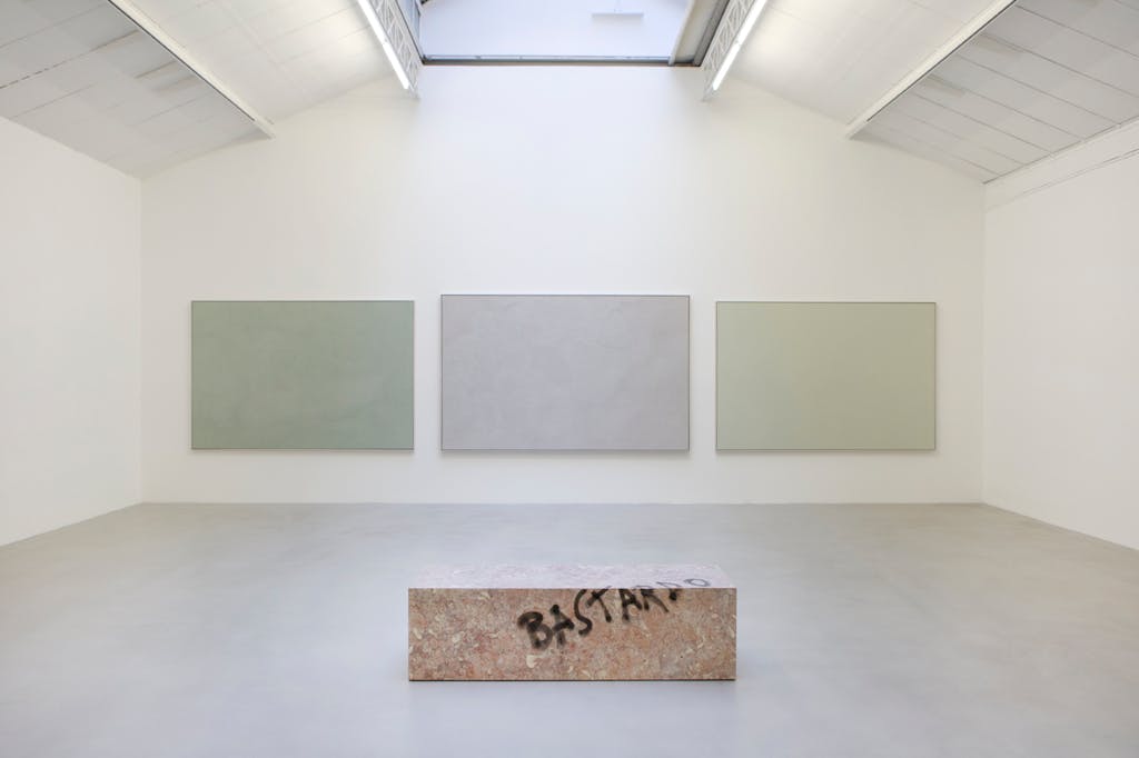 Exhibition view, kamel mennour, Paris - © kamel mennour
