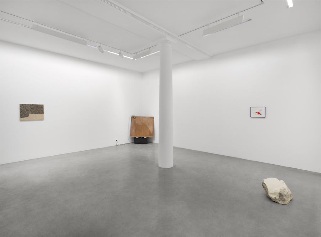 Exhibition view, kamel mennour, Paris - © kamel mennour