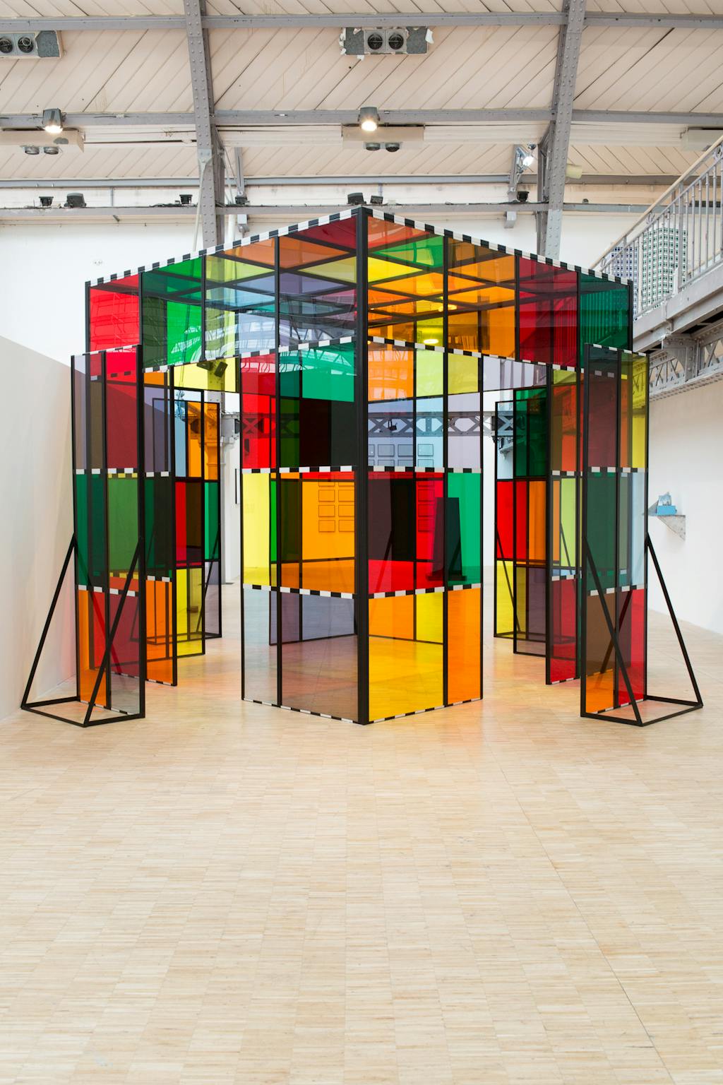 La Cabane éclatée aux plexiglas transparents et colorés, situated work - © kamel mennour
