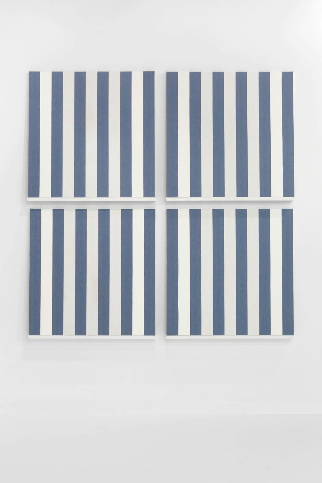 Les Tableaux, quatre éléments, bleu marine, situated work - © Mennour