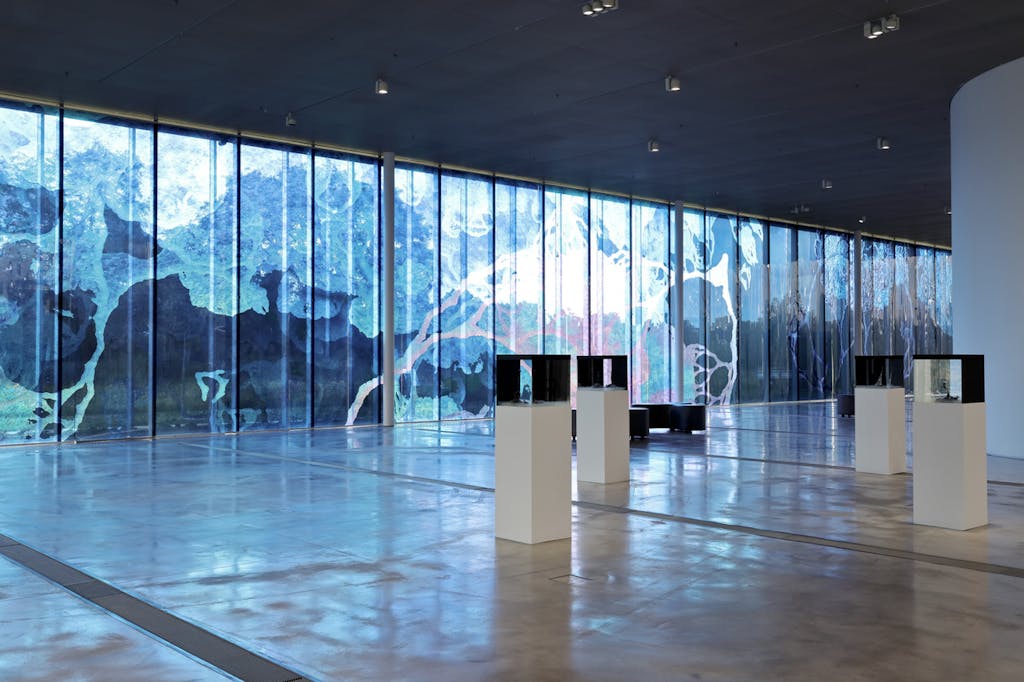 Exhibition view, Louvre Lens - © kamel mennour