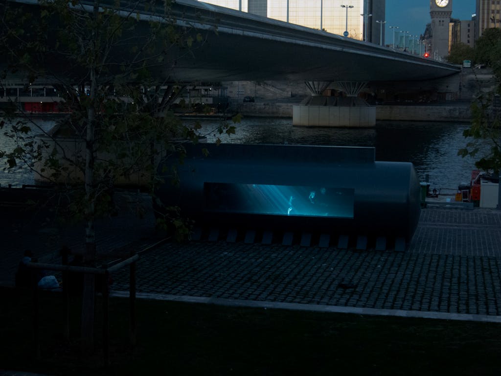 Exhibition view, Nuit Blanche, Paris - © kamel mennour