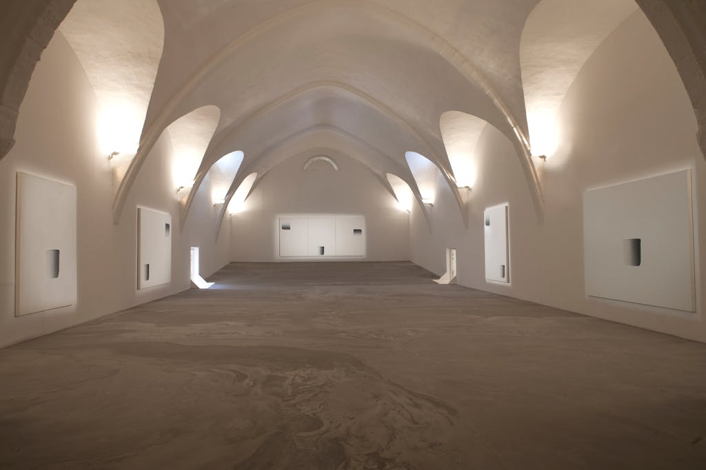 Exhibition view, Chapelle Saint-Laurent, Arles - © kamel mennour