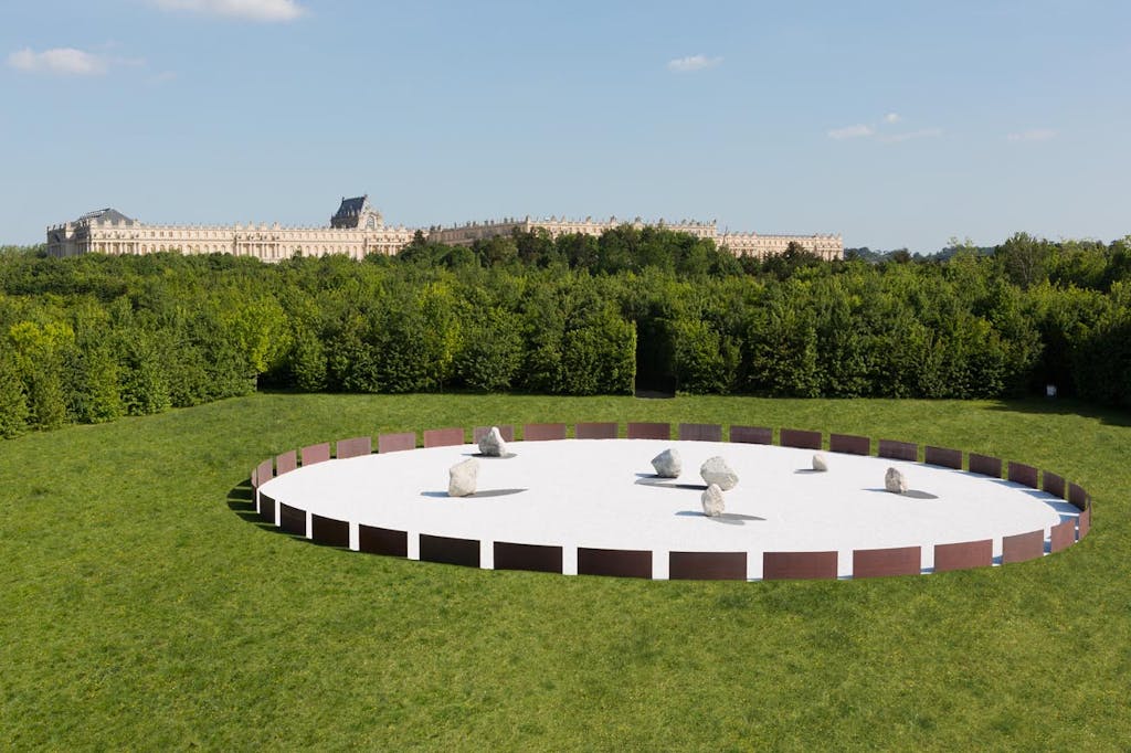 Exhibition view, Château de Versailles - © kamel mennour