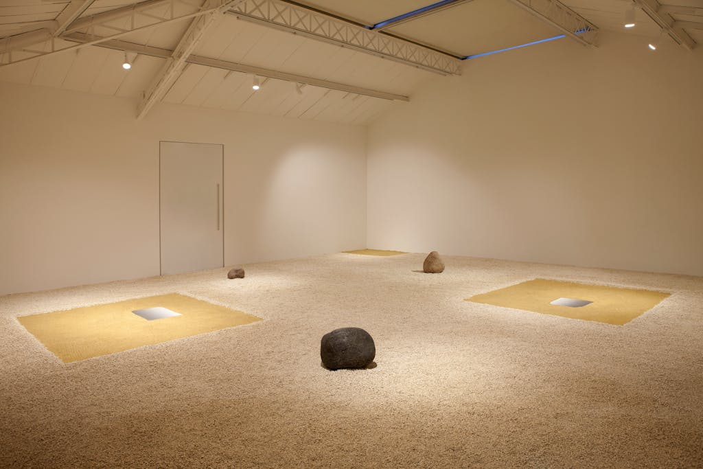 Exhibition view, kamel mennour, Paris - © kamel mennour