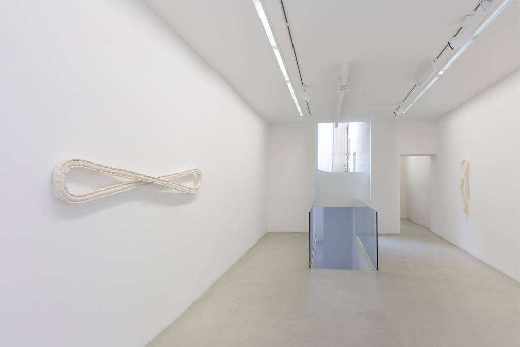 Exhibition view, kamel mennour, Paris - © kamel mennour
