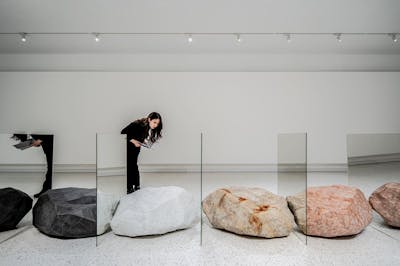 Alicja Kwade - Winsing Art Place - © kamel mennour